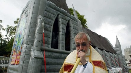 Essen Catholic diocese buys inflatable church
