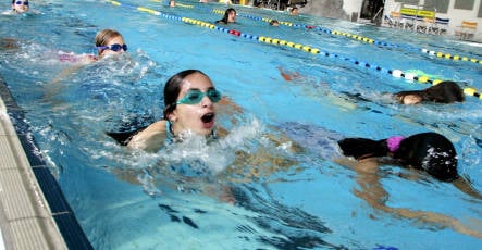 Chlorine leak injures 15 kids at swim meet