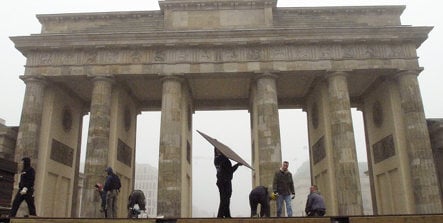 Cracks appear in Brandenburg Gate