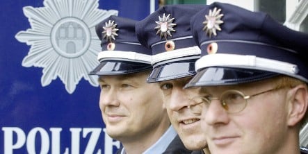 Woolly hats banned for Hamburg police