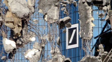 Deutsche Bank posts historic loss