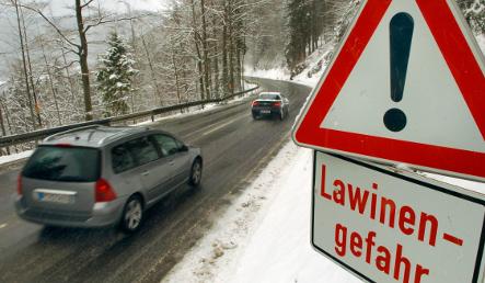 Avalanche danger closes Bavarian roads