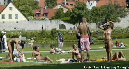 Sun worship curtails blood clot risk: Swedish study