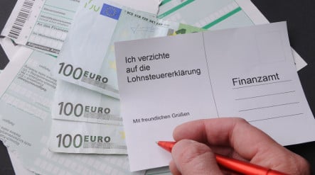 SPD moots €300 rebate for not filing income tax returns