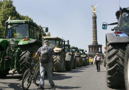 Participating farmers filled the streets leading to the Victory Column in Berlin's centre.Photo: Photo: DPA