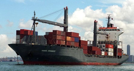 Somali pirates keep German ship as elite force is withdrawn