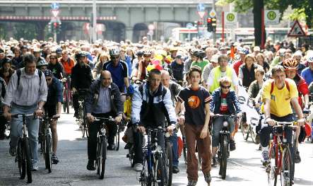 Hamburg opens city centre to bikes and music on Sunday