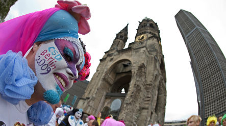 CSD parade fills Berlin amid calls for gay rights