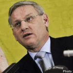 Bildt blasé over German EU delay