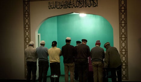 Small Muslim group opens up to outsiders