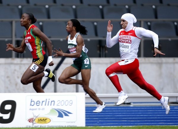 Rakia Al-Gassra (R) of Bahrain competes in a 100m heat at the 12th IAAF World Championships in Athletics, Berlin, Germany, 16 August 2009. At left is Virgil Hodge of Saint Kitts and Nevis and in centrPhoto: DPA
