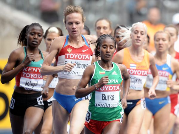 Gelete Burka of Ethiopia (C) competes in the 1500m Women heat 1st Round at the 12th IAAF World Championships in Athletics, Berlin, Germany, 18 August 2009. Photo: DPA