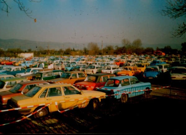At the opening of the border, provisional parking places are established for visitors from East Germany. Eschwege, November 17, 1989.Photo: Hermann Rommel