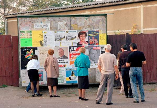 Placades for a state parliament election after reunification. Sachsen, Riesa. Photo: Cordia Schlegelmilch