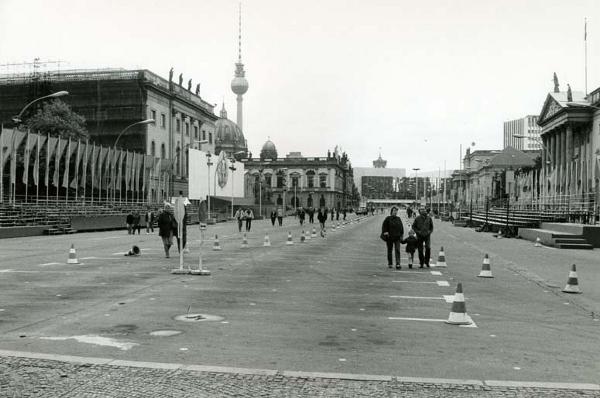 The appearance of normality continues on the 40th anniversary of East Germany's creation. Berlin, Unter den Linden, October 7, 1989.Photo: Jürgen Nagel