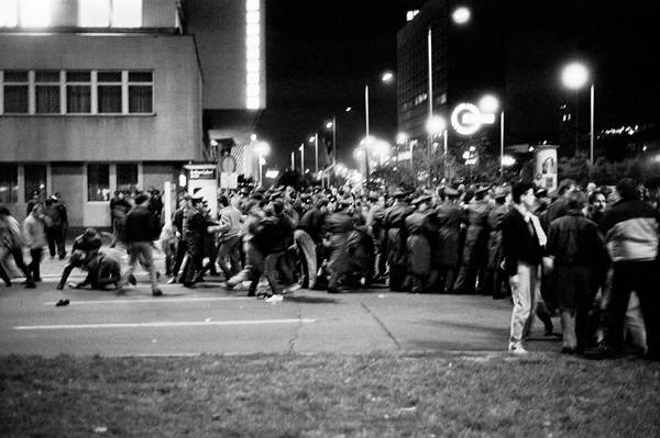 A demonstration against election fraud in May 1989 breaks out in front of what was then the headqurters of the East German news service. Mollstraße/Karl-Liebknecht-Straße, East Berlin, October 7, 1989. Photo: Nikolaus Becker