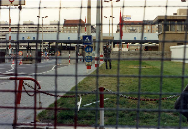 Border guards on alert. Checkpoint Charlie, Berlin, Oktober 7, 1989.Photo: Jürgen Lottenburger