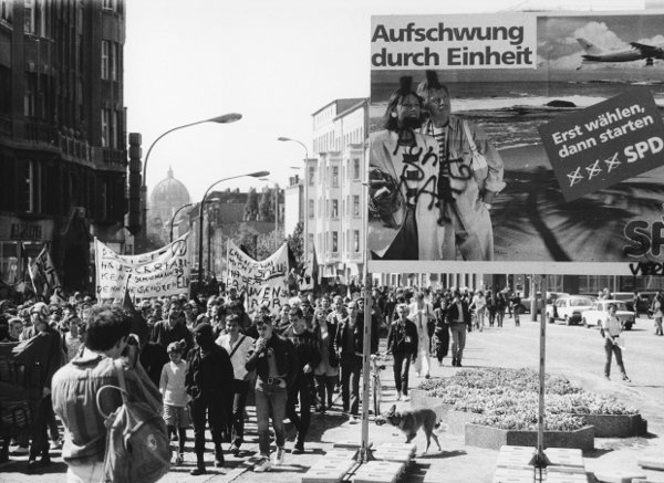 From the documentary film "Berlin Prenzlauer Berg", directed by Petra Tschörtner. West Germany, 1990.Photo: Frank Breßler