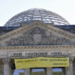 Demonstrators scale Reichstag façade for anti-nuke protest
