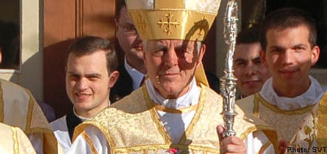 Vatican 'knew of bishop's Holocaust denials'