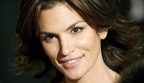 Man suspected of blackmailing Cindy Crawford held