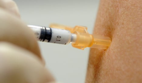 Man suffers life-threatening reaction to swine flu vaccine