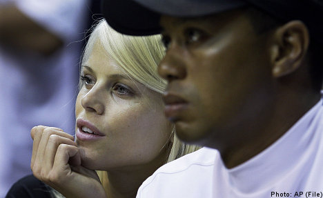 Woods backs wife: 'Elin acted courageously'