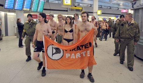 Pirate Party protests ‘naked’ scanners in their underpants