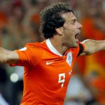 HSV signs legendary Dutch striker van Nistelrooy