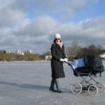 Hamburg put on ice as Alster freezes