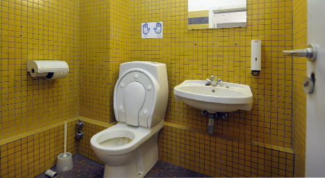 Court rules excessive toilet time no grounds for docked pay