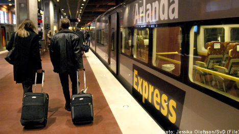 Delays as Arlanda Express train derails