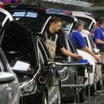 VW profits plummets 80 percent in 2009