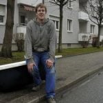 Construction worker finds €100,000 hidden under old bathtub