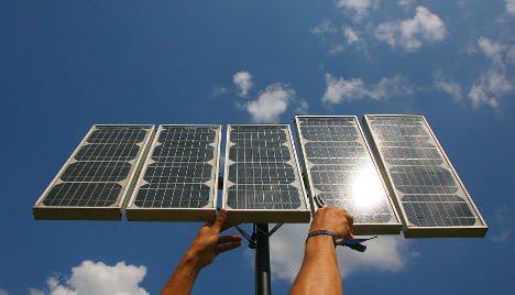 Cabinet backs cuts to solar power subsidy