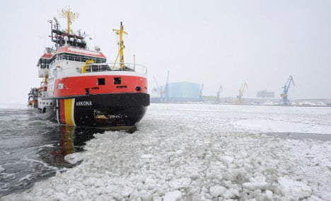 Ice breakers struggle to clear harbours