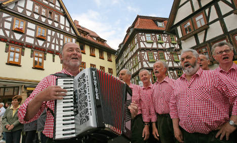 State premier Rüttgers promises folk song revival for re-election