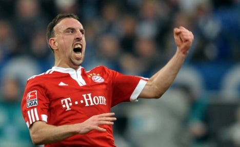 Bayern back in form with win over Schalke