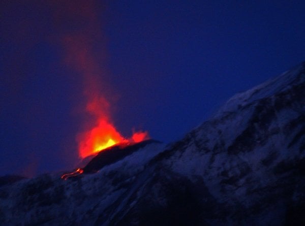 Icelandic volcano ash disrupts European air traffic