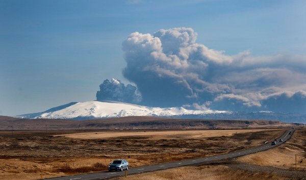 Experts said over the weekend there is no end to the volcano's activity in sight.Photo: DPA