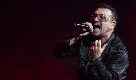 U2's Bono leaves Munich hospital after temporary 'paralysis'