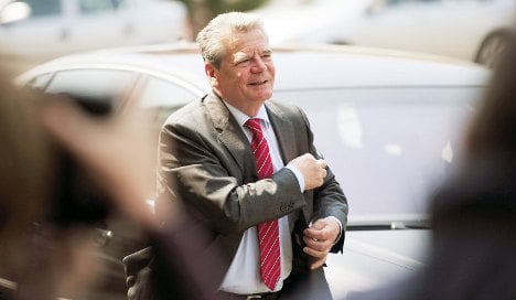 Gauck criticises government savings plans as not fair enough