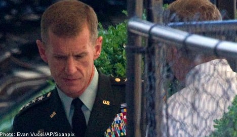 Bildt defends embattled US General McChrystal