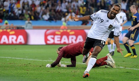 Germany crush Aussies in World Cup opener