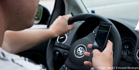 Half of Swedes text at the wheel: poll