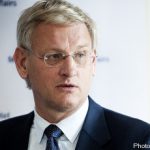 Rocket attack forces Bildt to divert