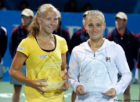 Larsson loses 1st WTA final to Chakvetadze