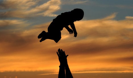 Unmarried fathers to get automatic joint custody over children