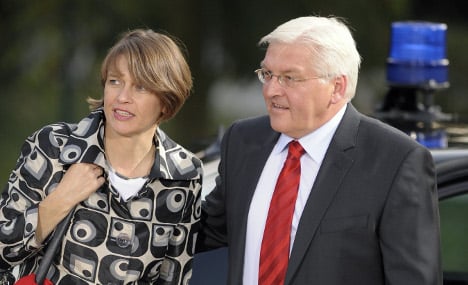 Steinmeier takes leave to donate kidney to wife
