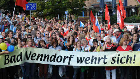 Demonstrators allowed to protest neo-Nazi march
